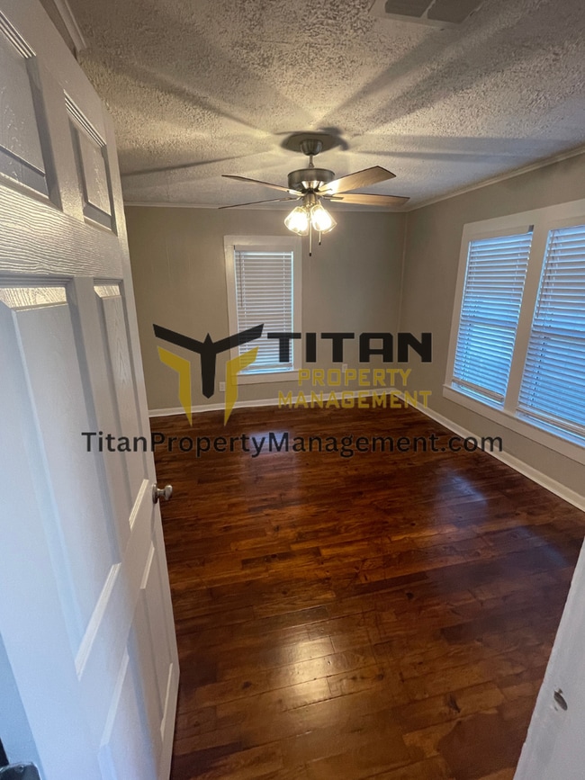 Building Photo - 2Bed/1Bath House