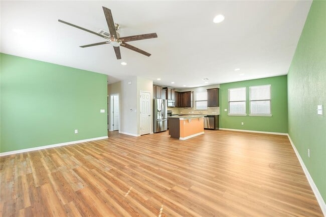 Building Photo - 448 Triumph Rd