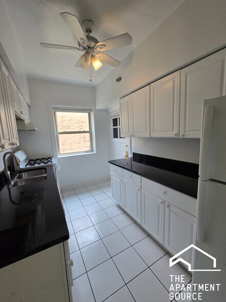 Building Photo - 908 Reba Pl