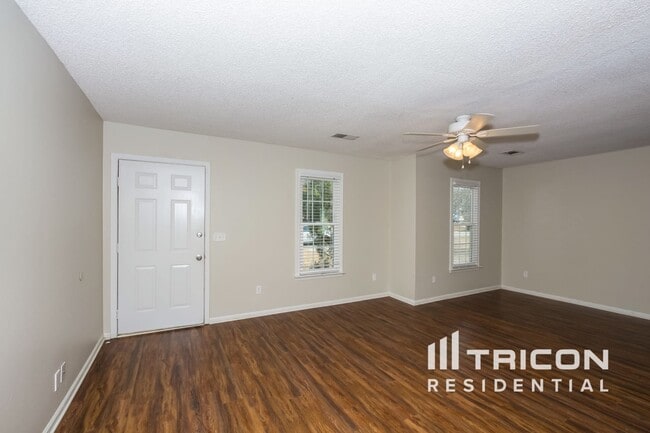 Building Photo - 516 Kenton Dr