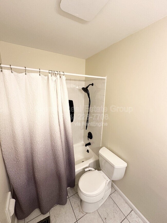 Building Photo - 12154 Parkwood Pl