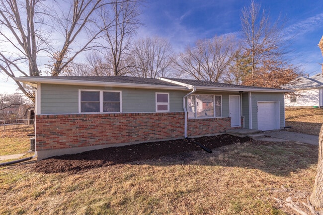 Primary Photo - 2405 E Willowbrook