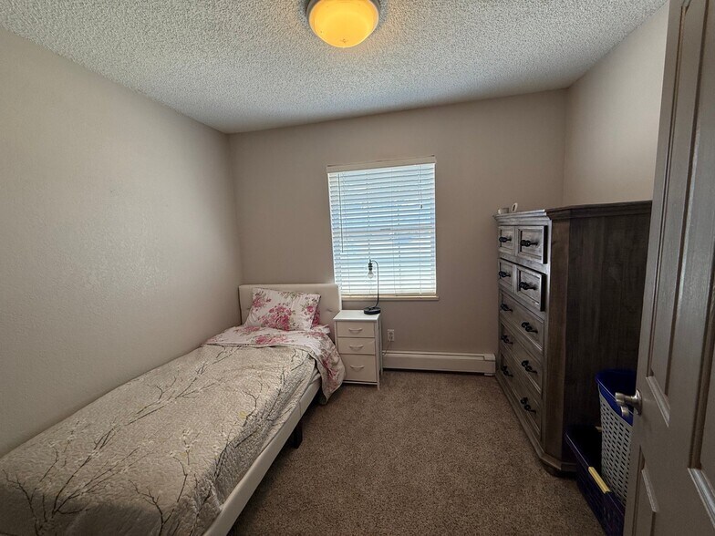 Building Photo - 2714 8th Ct