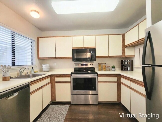 Building Photo - 2 bedroom 2 bath condo home in North San Mateo