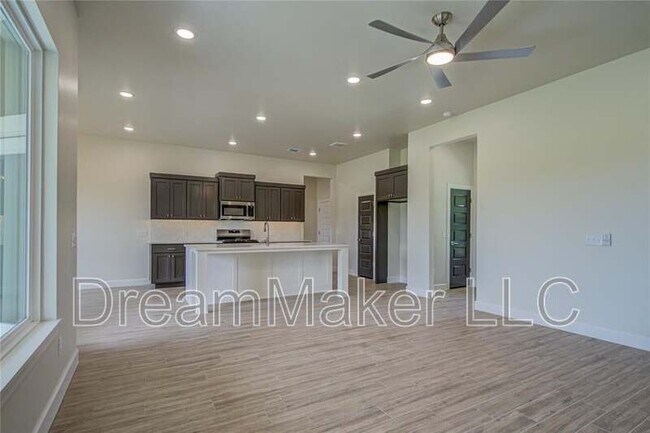 Building Photo - 207 Hope Ave