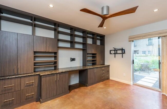 Building Photo - 5235 Blossom St