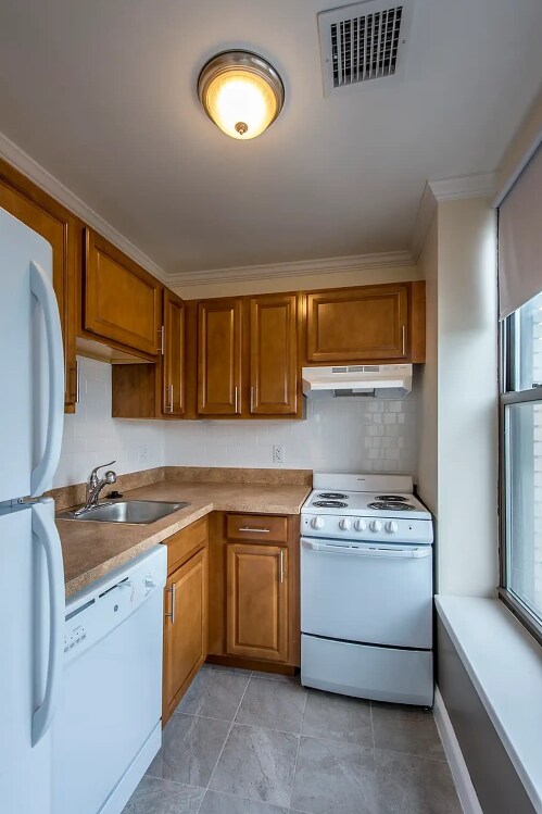 Images are representative samples of the advertised unit. Actual units shown during tours may differ - 1244 Boylston St