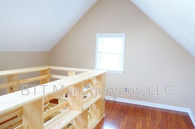 Building Photo - 7905 Flower Ave