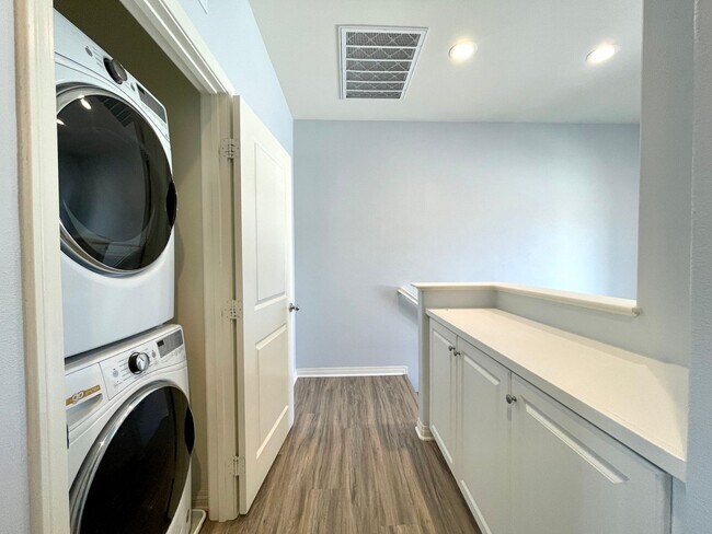 Building Photo - Stunning 3B/3BA in Imperial Beach W/ A/C, ...