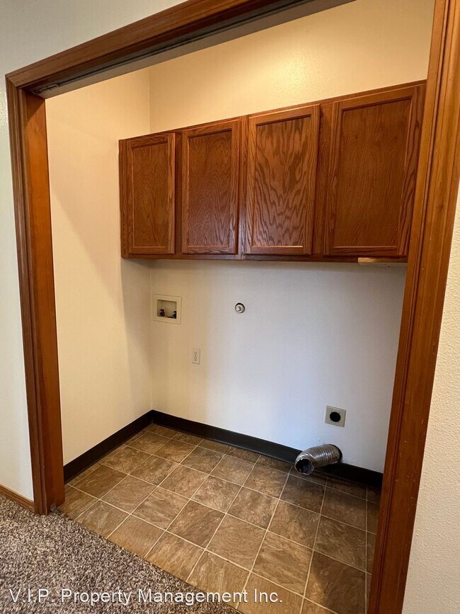 Building Photo - 3 br, 2 bath House - 1228 NE Multnomah Dr.