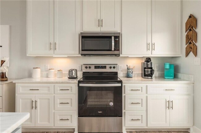 Building Photo - 1913 Cadillac Ave