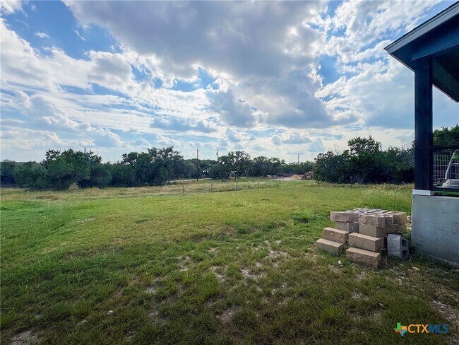 Building Photo - 2410 Golf Dr