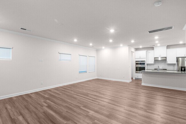 Building Photo - Beautiful and Spacious Home in the Heart o...