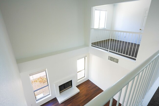 Building Photo - Stunning 3 Bed / 2.5 Bath Home w/ Loft, Two-Story Atrium & Remodeled Kitchen