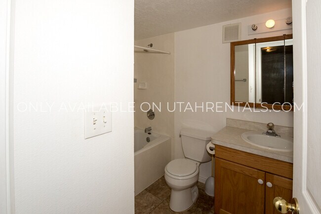 Building Photo - 1388 N 1300 W