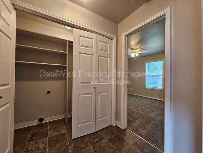 Building Photo - 642 Togstad Ct