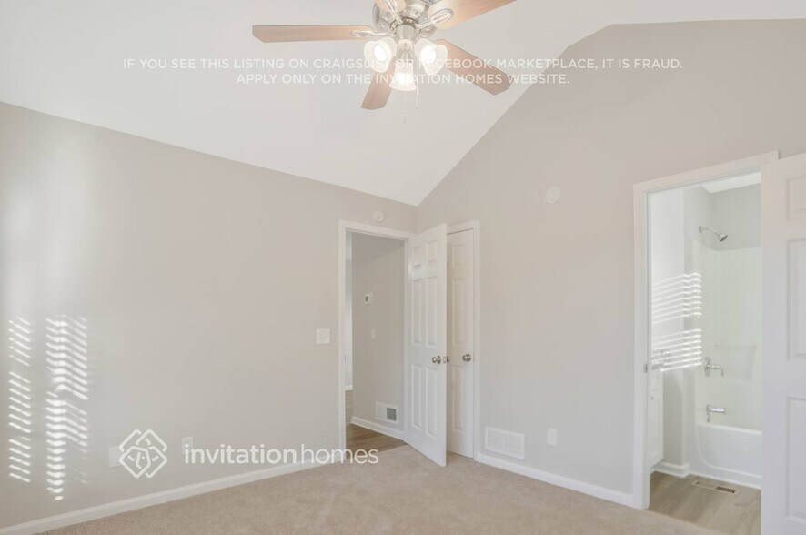 Building Photo - 3335 Catalina Dr