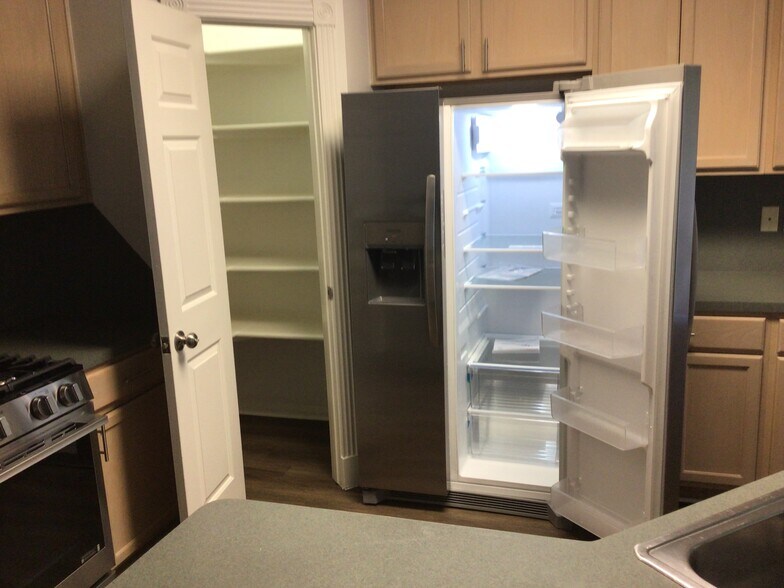 Walk in pantry closet with brand new stainless appliances - 2913 Whisper Oaks Ln