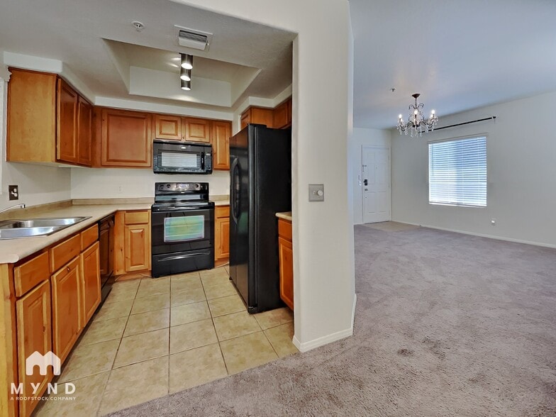 Building Photo - 1825 W Ray Rd