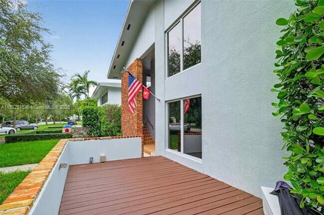 Building Photo - 537 Menendez Ave
