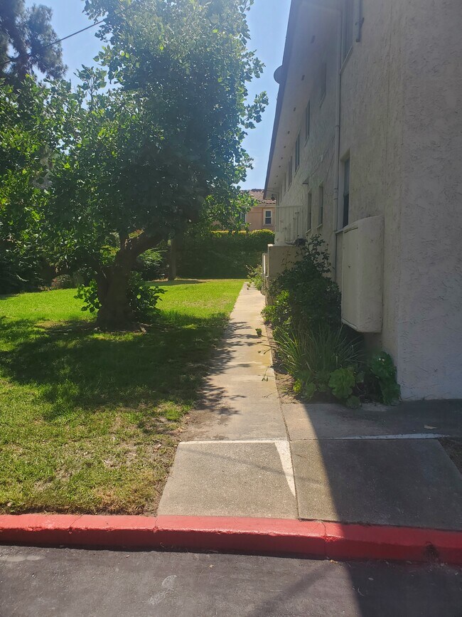 back of house - 5834 Bowcroft St