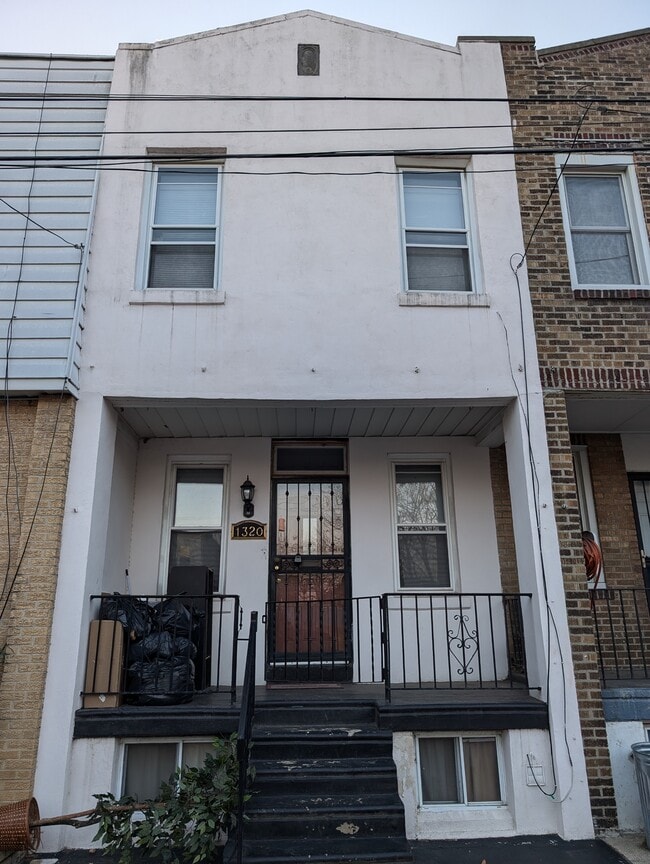 Primary Photo - 1320 S Newkirk St