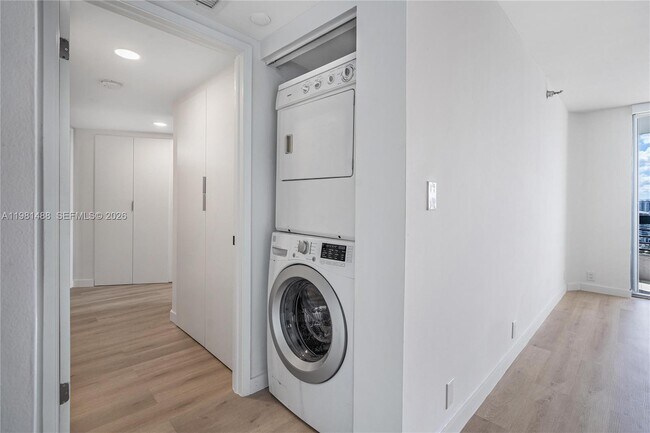 Building Photo - 19101 NE 36th Pl