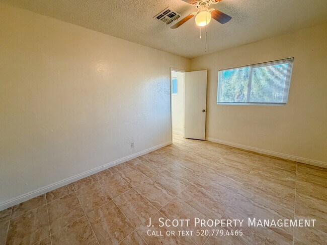 Building Photo - 6908 W Coolidge St