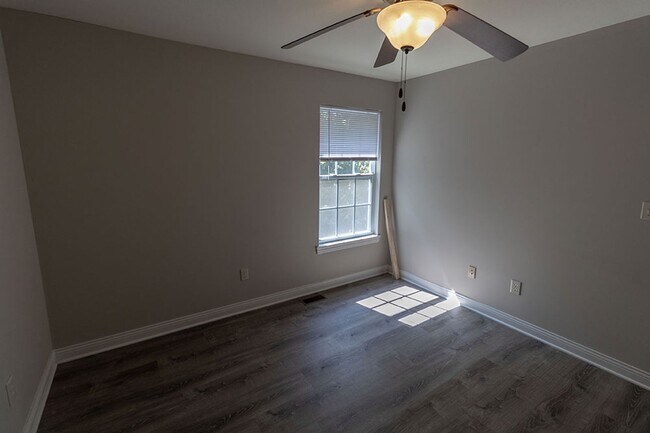 Building Photo - 4700 Dehaven Dr