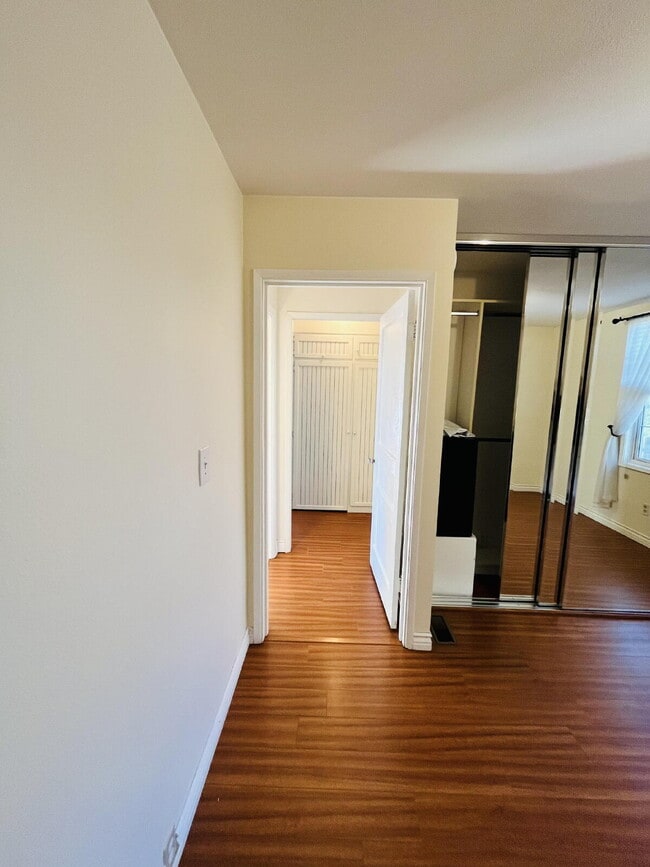 Building Photo - $3,300 - 2 Bed / 1 Bath House in Crest - Ready for Move in!