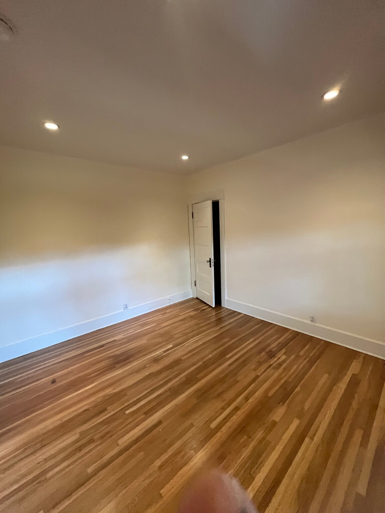 Font bedroom/closet door - 1318 N McCadden Pl