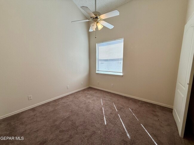 Building Photo - 7404 Luz De Lumbre Ave