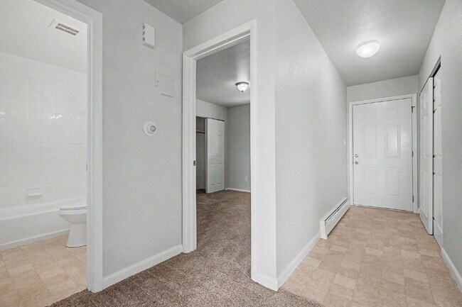 Building Photo - 1163 Cree Dr