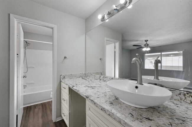 Building Photo - 2822 Forest Point Dr