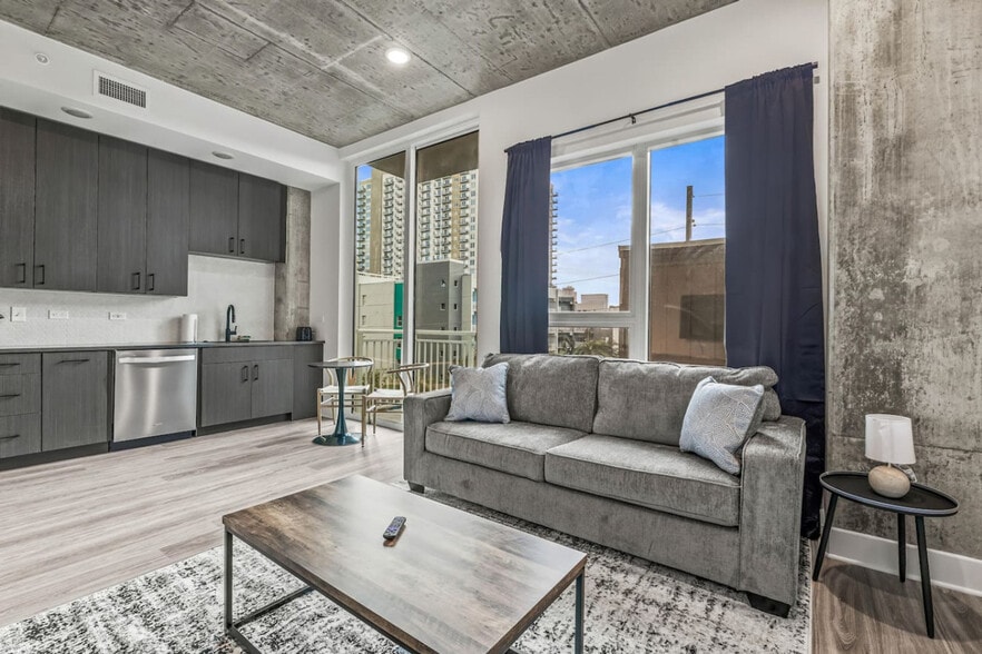 Building Photo - 617 N 12th St