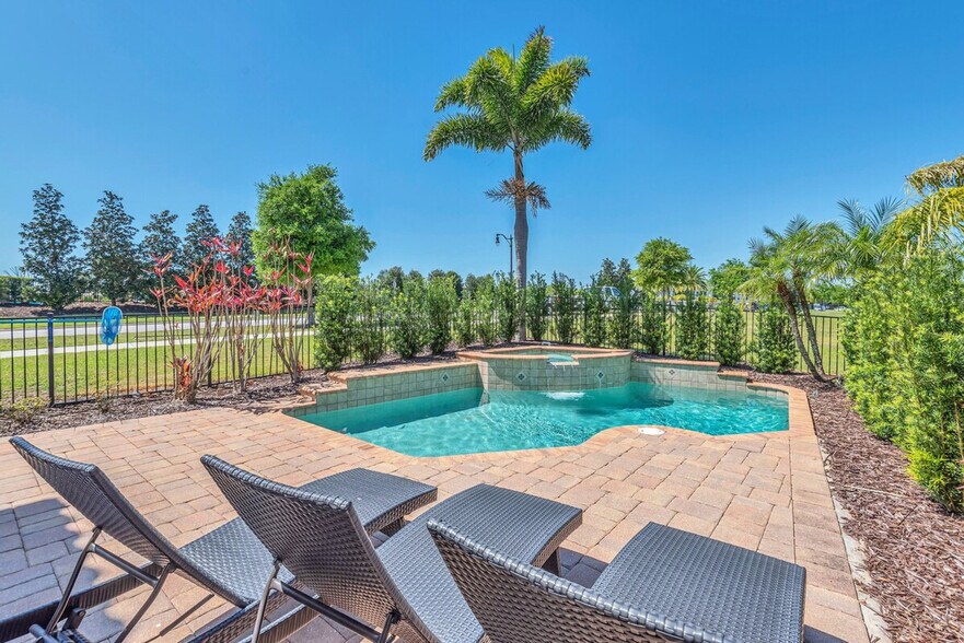 Building Photo - 970 Golden Bear Dr