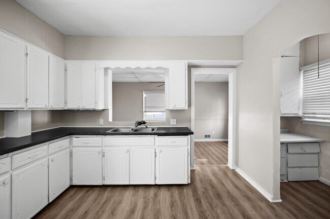 Building Photo - 1236 Underwood Ave SE