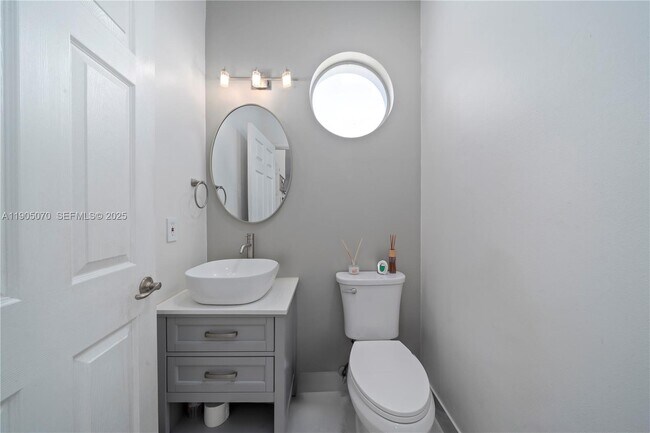 Building Photo - 17125 35th Pl N