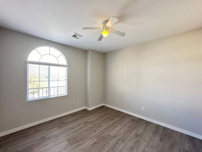Building Photo - HEATHERWOOD