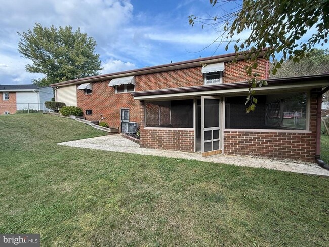 Building Photo - 11 Thurston Dr