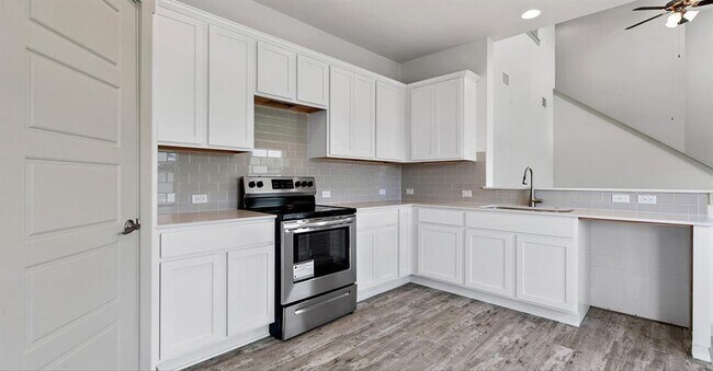 Building Photo - 128 New Hampton Wy