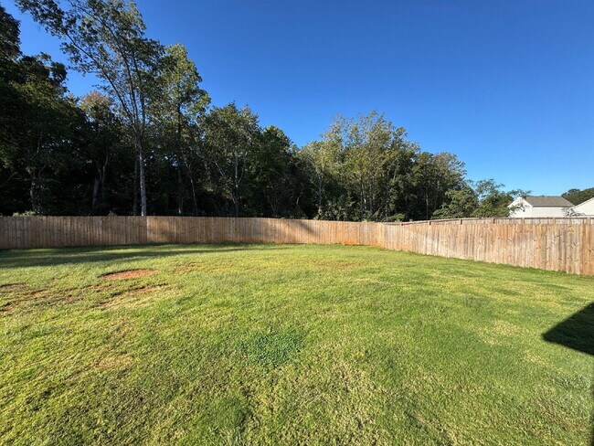 Building Photo - 4 bedroom home in Seneca