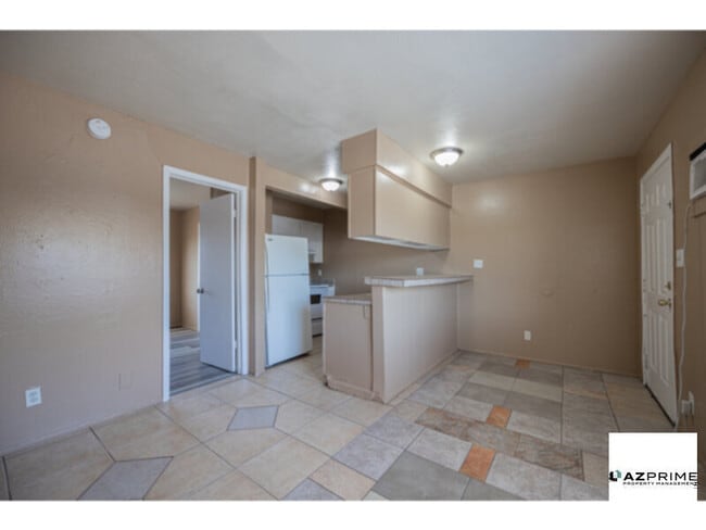 Building Photo - $250 OFF 1ST MONTH'S RENT MOVE IN SPECIAL!...