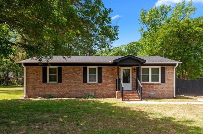 Building Photo - 550 St David St