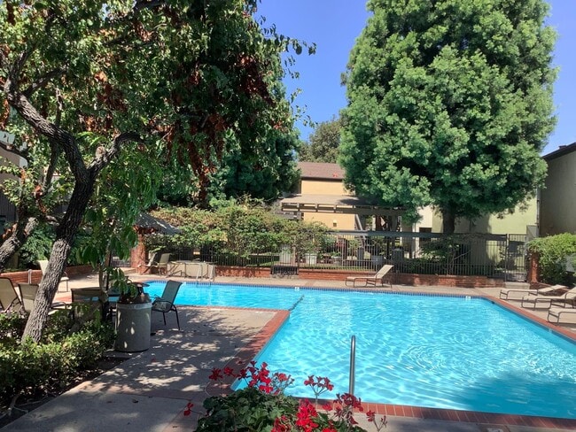 Building Photo - 2 Bedroom 2 Bath Single Story Condo in Mission Valley- Park Villas North