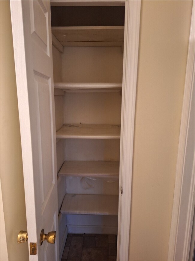 Building Photo - 614 Dr Mitchell Rd