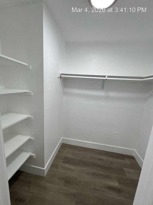 Building Photo - $500 OFF 1st Month Rent!! Upstairs Unit!!! Move in Ready!