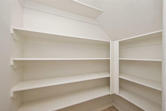 Building Photo - 6127 Morningshire Ln