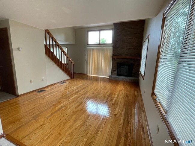 Building Photo - 54 Ivy Ln