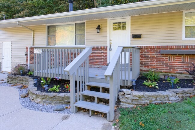 Building Photo - REMODELED BRICK & VINYL RANCH WAITING FOR ...
